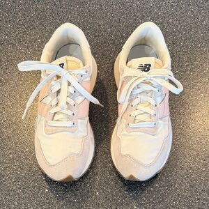 New Balance 237 Women's Cream and Pink Sneakers - size 9